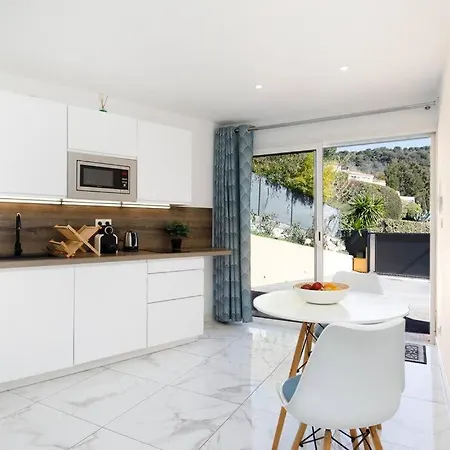 Confort Avec Parking Et Terrasse A Village Èze