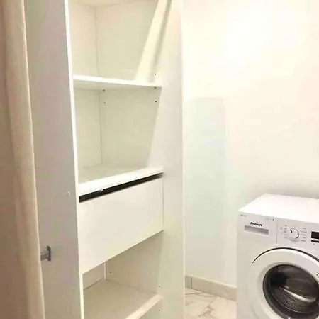 Confort Avec Parking Et Terrasse A Village Apartament *