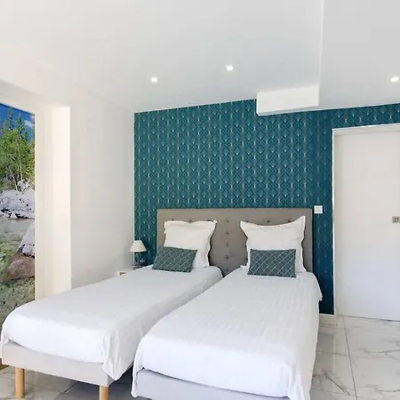 شقة Confort Avec Parking Et Terrasse A Village *