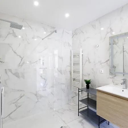 Confort Avec Parking Et Terrasse A Village Apartment *