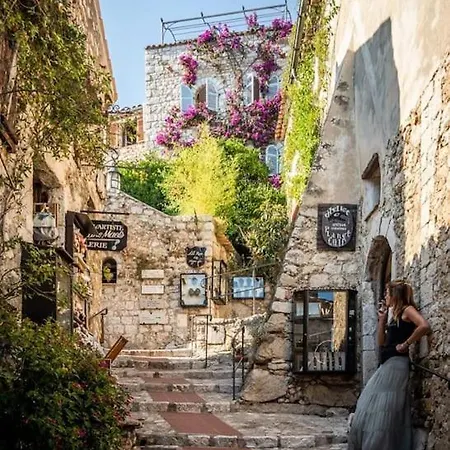 Apartment Confort Avec Parking Et Terrasse A Village Eze