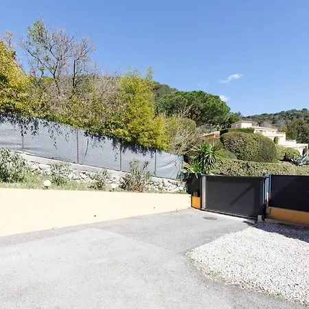 Confort Avec Parking Et Terrasse A Village