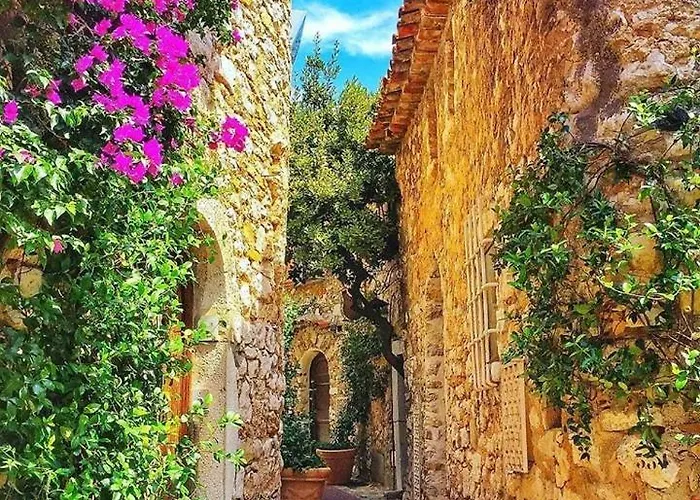 Confort Avec Parking Et Terrasse A Village Apartmán