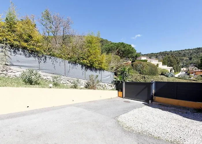 Confort Avec Parking Et Terrasse A Village